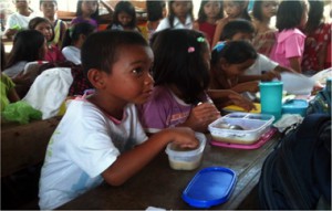 Philippine kids eating